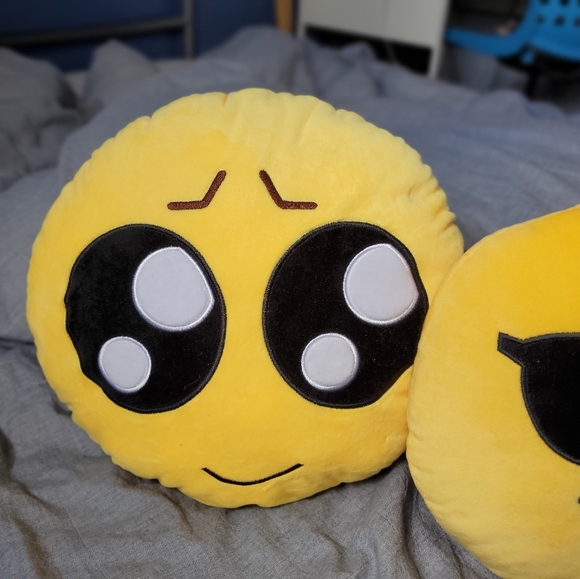 Cute Emoji Soft Plush Toys (Bundle of 3) - Picture 3 of 5